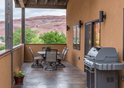 57 Robbers Roost, the lookout. outdoor patio with barbecue and mountain view