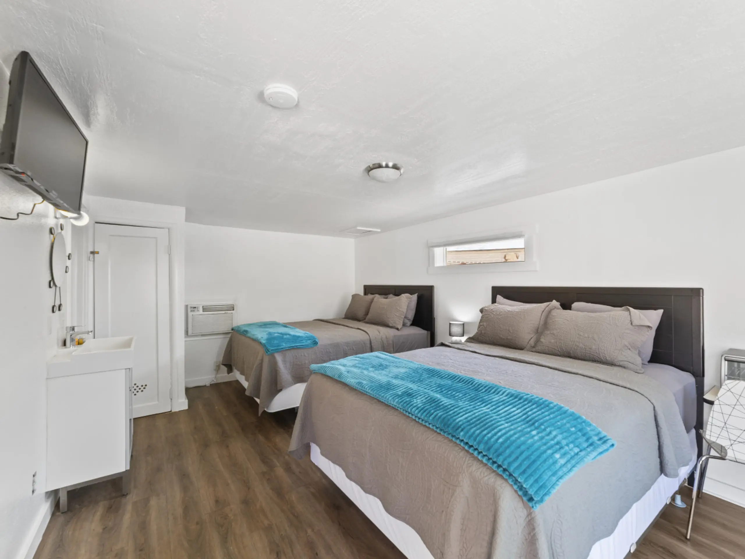 motel room with 2 beds